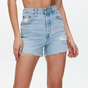Levi Ribcage Shorts Size 26